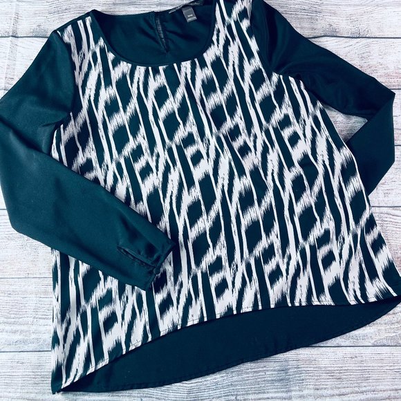 charlie jade Tops - EUC Charlie Jade sz M Printed Blouse